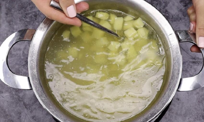 Курячий суп зі смаженою вермішеллю: наваристий і дуже смачний