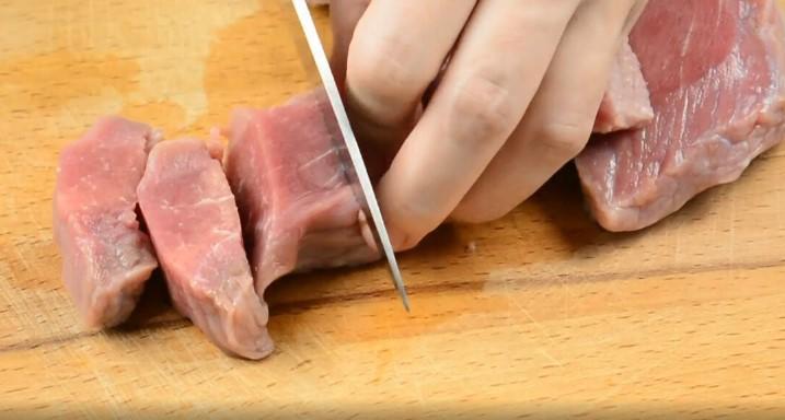 Соковиті та ніжні котлети на святковий стіл