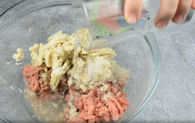 Соковиті та ніжні котлети на святковий стіл