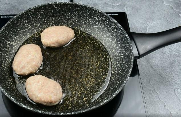 Соковиті та ніжні котлети на святковий стіл