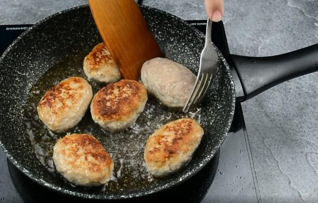 Соковиті та ніжні котлети на святковий стіл