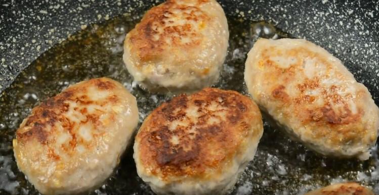 Соковиті та ніжні котлети на святковий стіл