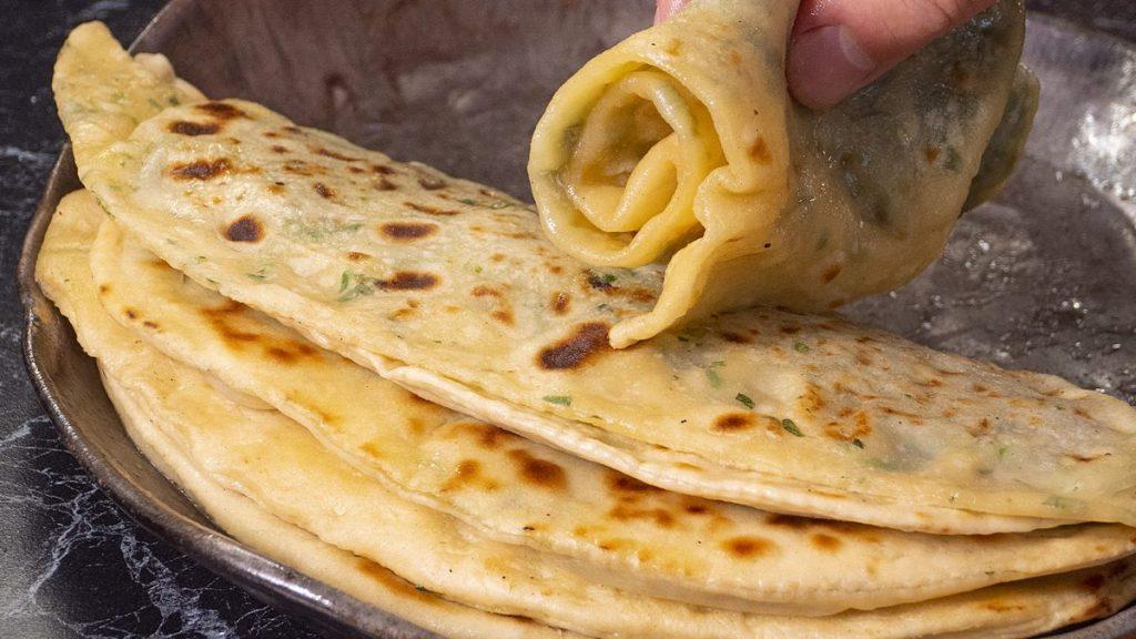 Прості та дуже смачні коржики на сковорідці