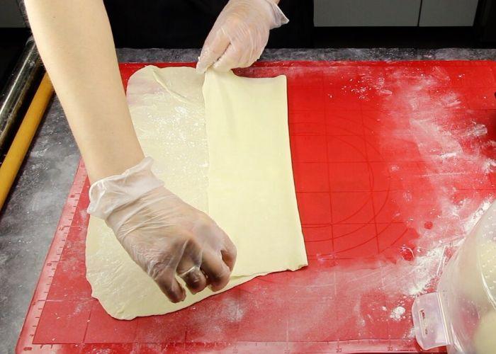 Тільки кип'яток і борошно: часто готую такі коржі замість хліба