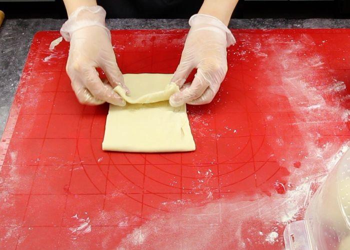 Тільки кип'яток і борошно: часто готую такі коржі замість хліба