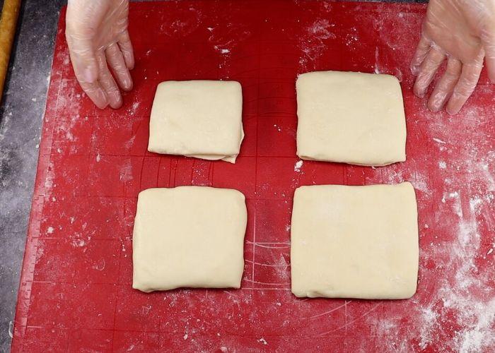 Тільки кип'яток і борошно: часто готую такі коржі замість хліба