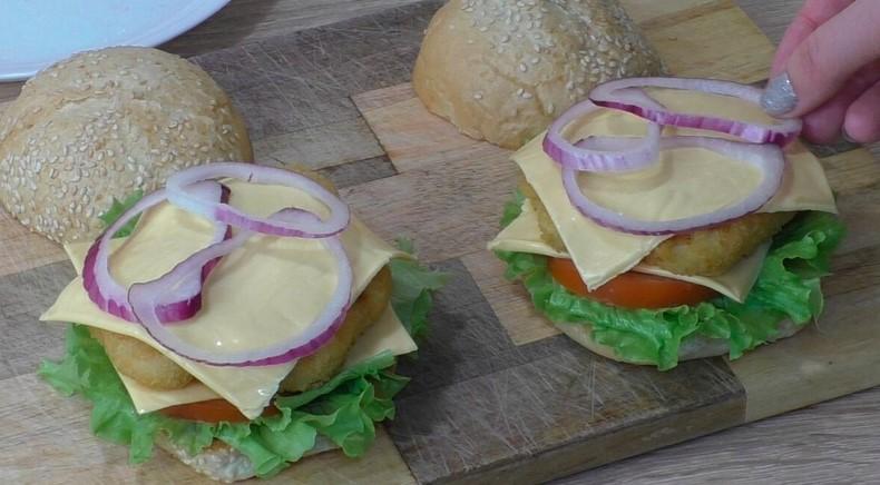 Домашні чізбургери з куркою на швидку руку: це неймовірно смачно