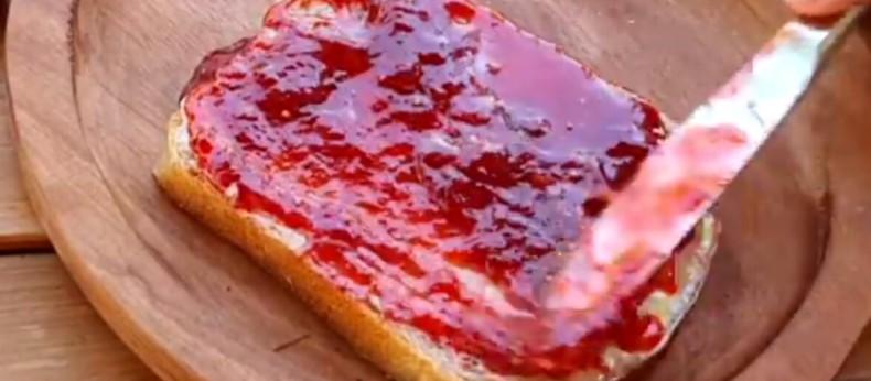 У мене виходить густий, з гарним кольором джем з полуниці без додаткових загусників