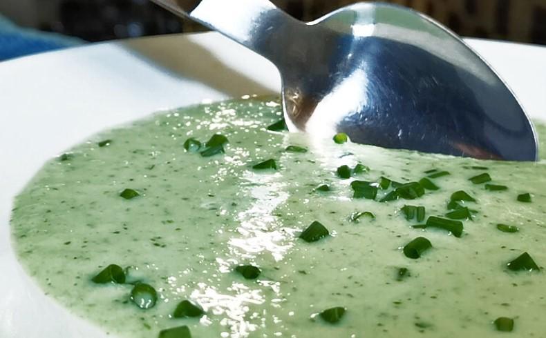 Можу їсти їх щодня по кілька разів. Два рецепти холодних супів у спеку