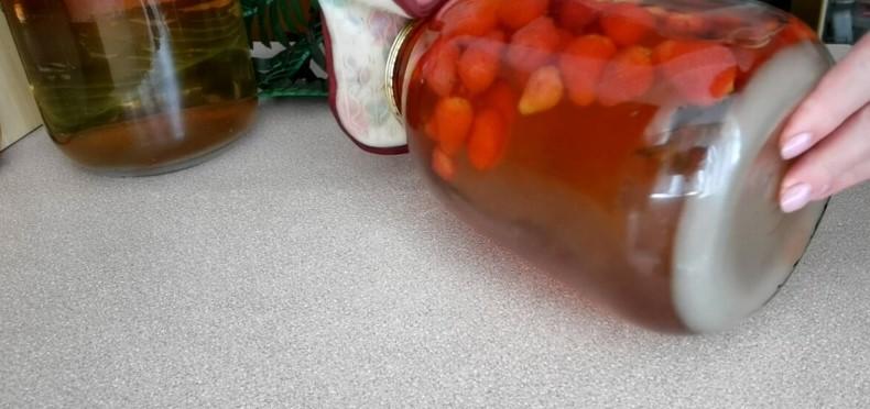 Роблю компоти на зиму без стерилізації вже понад 20 років. Жодна банка не підвела