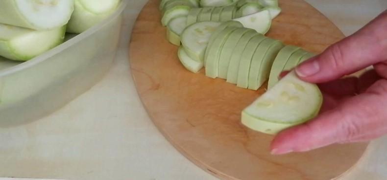 Ще один дуже простий рецепт смачних кабачків "Грибочки" на зиму і зараз поїсти