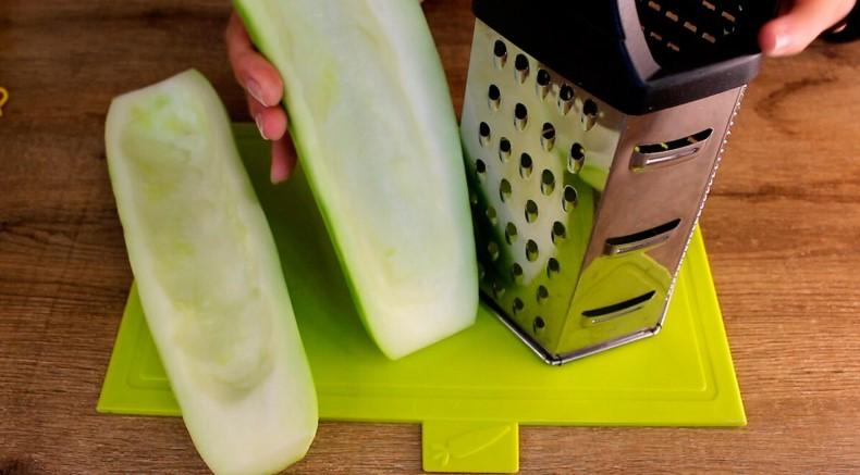 Цей рецепт з кабачка здивував не тільки мене: щоліта готую цей смачний рулет з кабачків