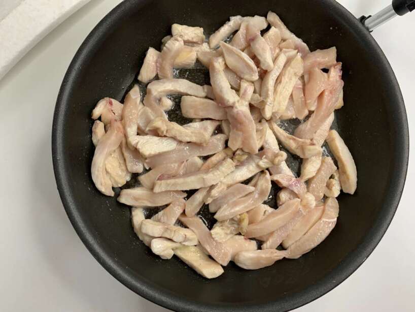 Теплий картопляний салат: приготувала його втретє за цей тиждень