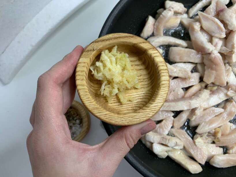 Теплий картопляний салат: приготувала його втретє за цей тиждень