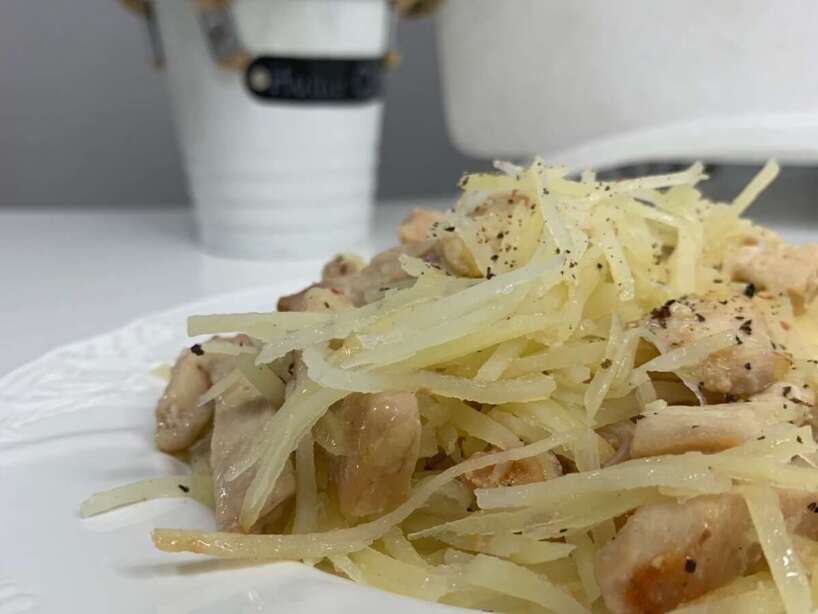 Теплий картопляний салат: приготувала його втретє за цей тиждень