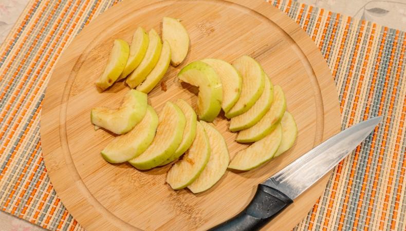 Печені яблука в мікрохвильовій печі. Простий та ароматний рецепт