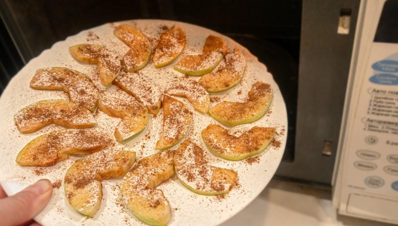 Печені яблука в мікрохвильовій печі. Простий та ароматний рецепт