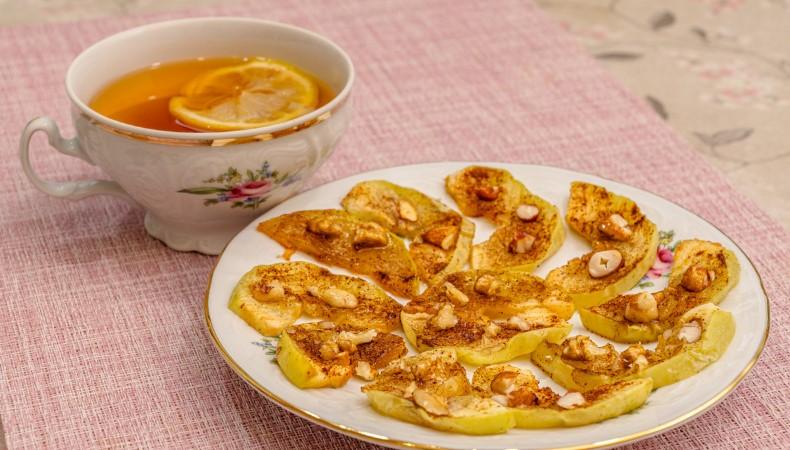 Печені яблука в мікрохвильовій печі. Простий та ароматний рецепт