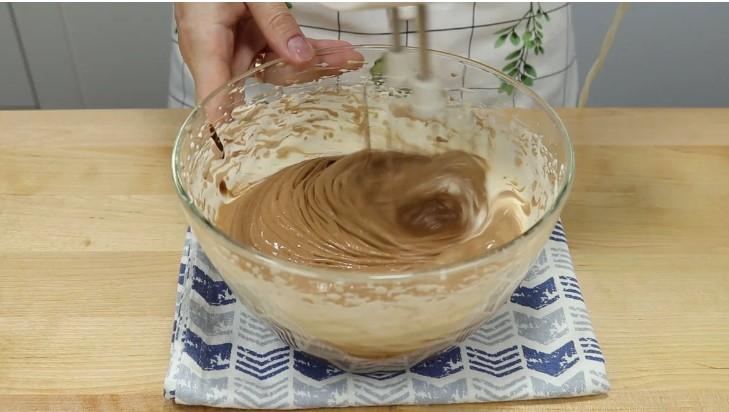 Шоколадний пиріг або Брауні з сиром та малиною. Відмінне поєднання смаків