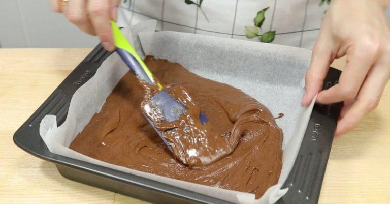 Шоколадний пиріг або Брауні з сиром та малиною. Відмінне поєднання смаків