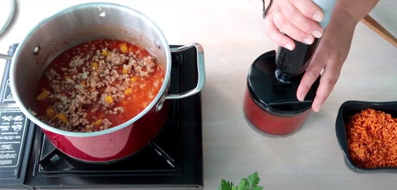 Густий томатний суп з фаршем та сочевицею