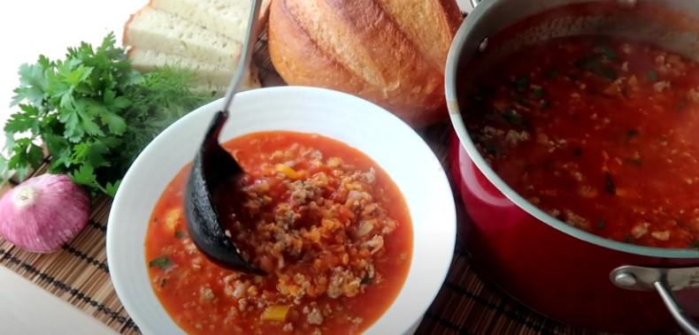 Густий томатний суп з фаршем та сочевицею