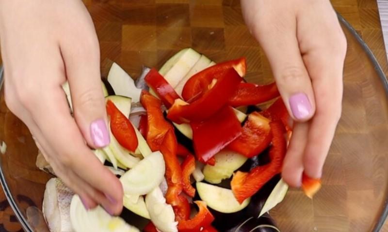 Соковитий минтай з овочами. Смачнішої риби я не їла