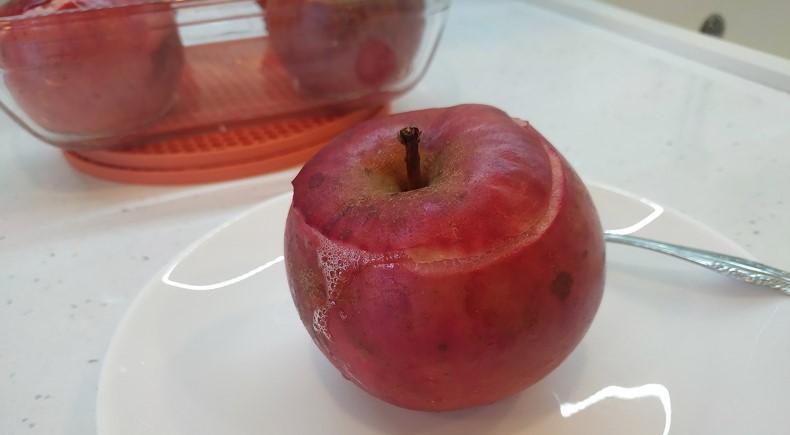 Запечені яблука в духовці: під час сезону яблук готую цей десерт часто