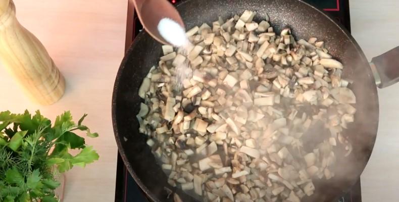 Картопляні зрази з грибами та сиром. Смачний обід для всієї родини