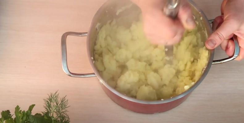 Картопляні зрази з грибами та сиром. Смачний обід для всієї родини