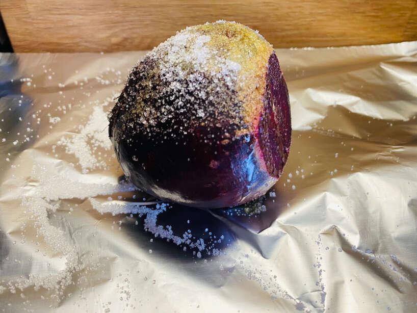 Буряк відварювати не потрібно. Я вам покажу, як готують буряк в ресторанах