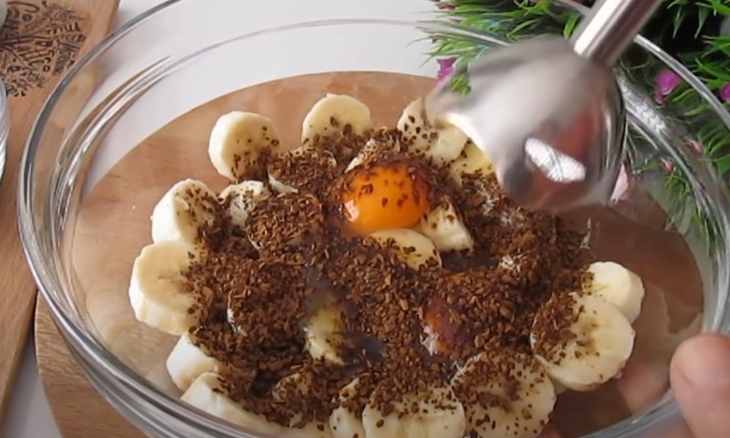 Кавово-банановий млинцевий торт