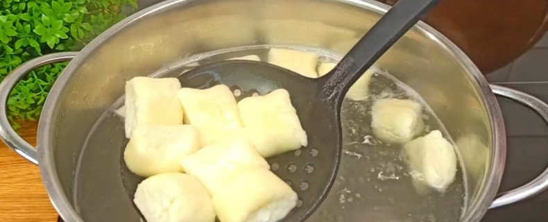 З таким сніданком, будь-який ранок - добрий. Рецепт ніжних "ледачих" вареників із сиром