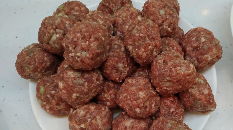 Суп із сочевицею та фрикадельками: гармонійне поєднання та глибокий смак