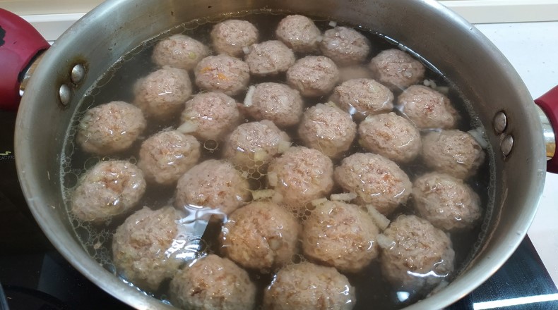 Суп із сочевицею та фрикадельками: гармонійне поєднання та глибокий смак