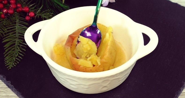 Такий яблучний десерт можна їсти навіть на ніч. Запечені яблука