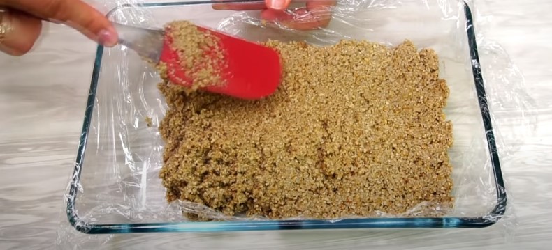 Халву тепер готую вдома. Потрібно трохи насіння, меду та пару хвилин вільного часу