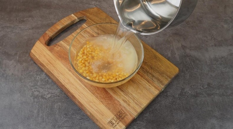 Смачний гороховий суп з копченими реберцями