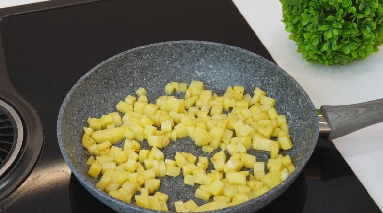 Смачний гороховий суп з копченими реберцями