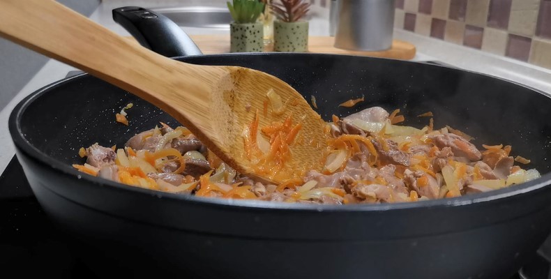 Одні люблять, інші просто не знають, як готувати. А у нас на вечерю сковорода йде за раз