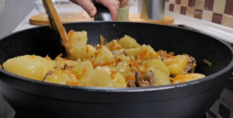 Одні люблять, інші просто не знають, як готувати. А у нас на вечерю сковорода йде за раз