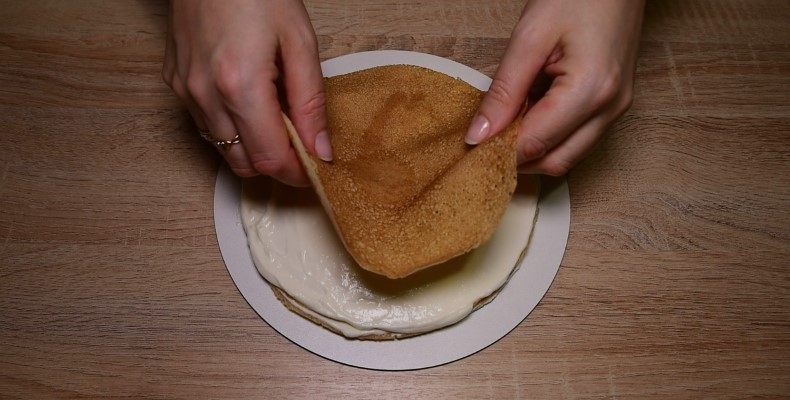 Млинцевий торт з ніжним кремом "чіз"