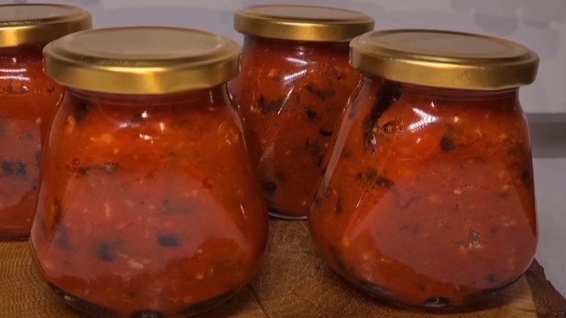 10 рецептів сацебелі на зиму, які обов'язково здивують