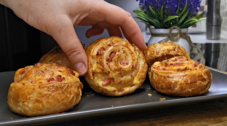 Натріть сосиски на тертці і будете в захваті від результату. Це така смакота