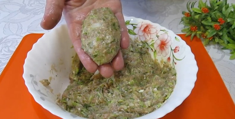 Соковиті котлети з кабачками. Навіть не сумнівайтеся, що це ніжно та смачно