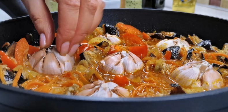 Чудово смачний пісний плов на сковороді