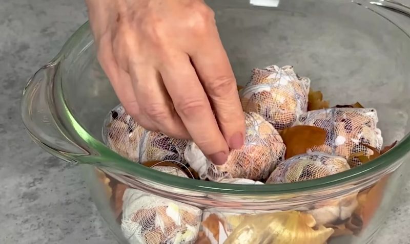 Яскраві традиції: як зробити барвисті яйця без хімії