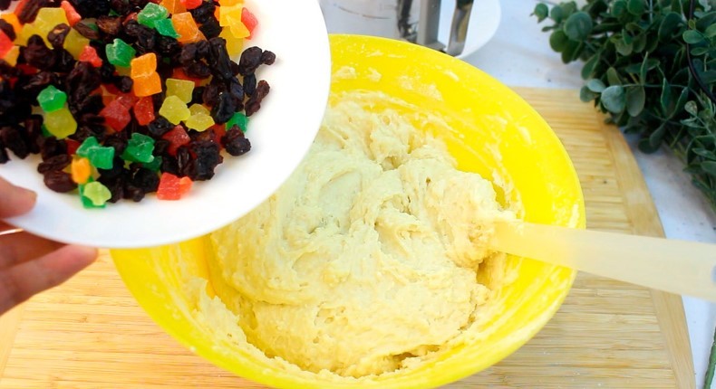 Паски за цим рецептом ніжні та м'які. Глазур не липне