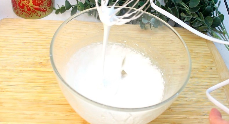 Паски за цим рецептом ніжні та м'які. Глазур не липне