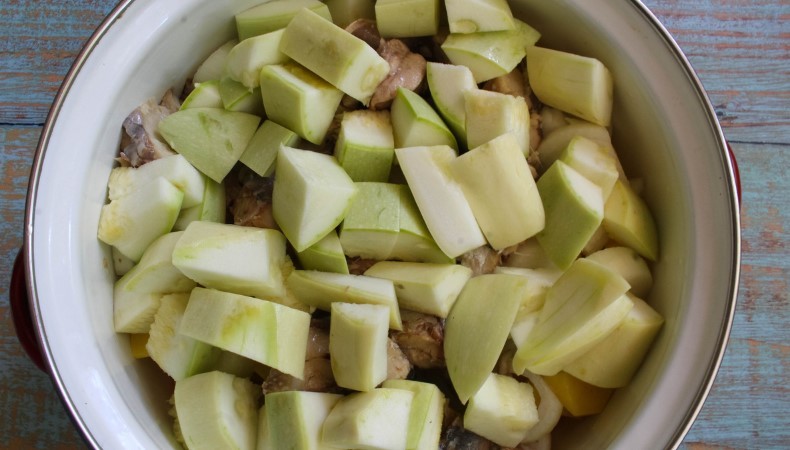 Тушковані овочі з консервованою рибою